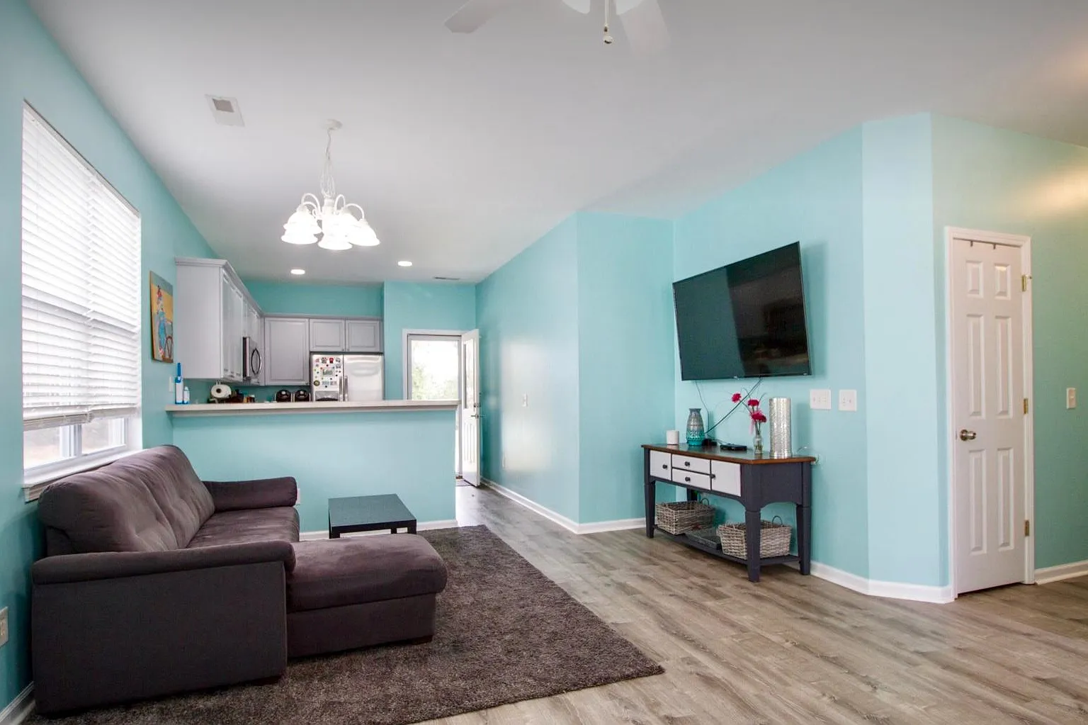 3 bed, 1200 sqft, $1,900 — Photo 4