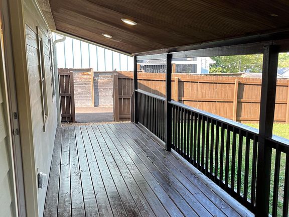 4th image of 609 W End Cir