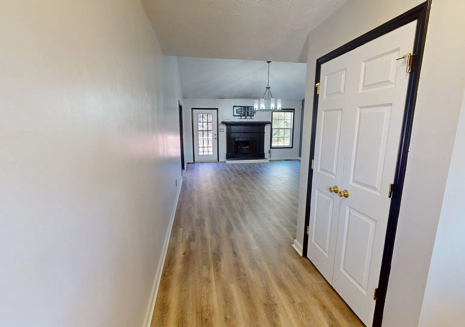 Updated Ranch w/ Bonus in Hope Mills! — Photo 4