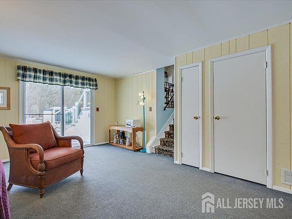 5th image of 38 Karen Pl