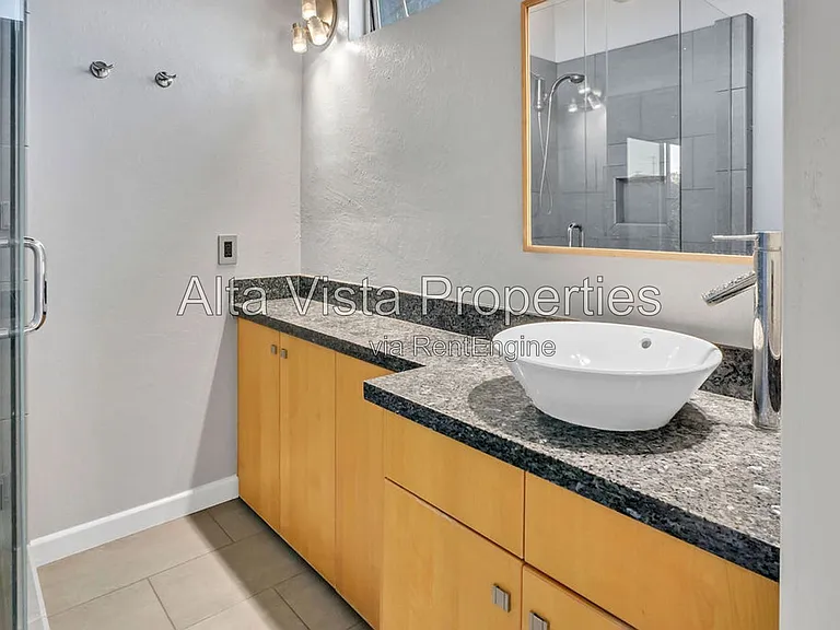 2569 Loring St — Photo 33
