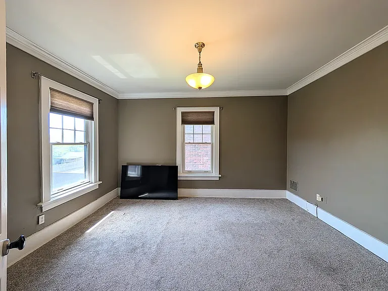 1041 Franklin Ave — Photo 18