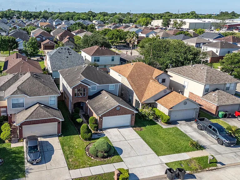 11710 Fossil Rock Ln — Photo 2