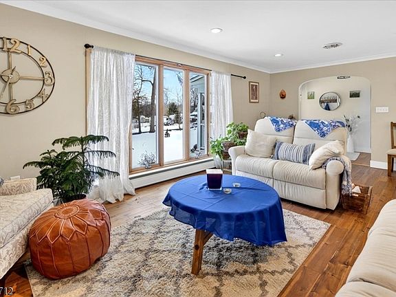 5th image of 11 Milltown Rd