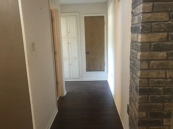 Hall to Front Bed/Bath