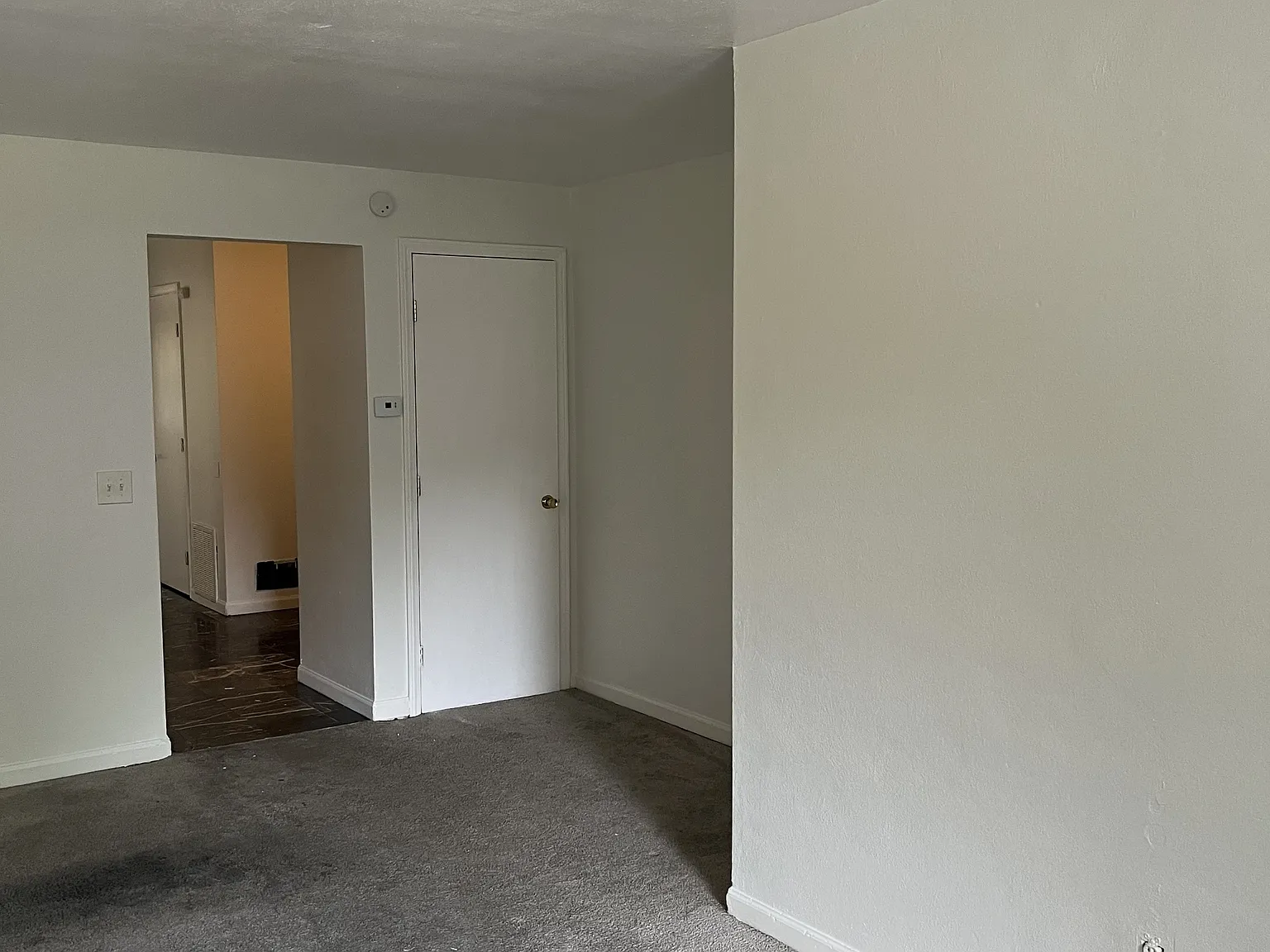 57 Pointview Ave — Photo 2