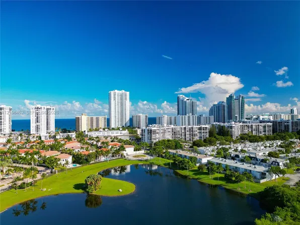 1000 Parkview Dr APT 809, Hallandale Beach, FL 33009
