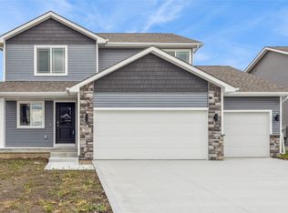 731 NE Doe Pointe Dr, Ankeny, IA 50021