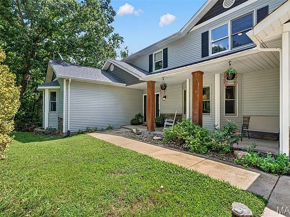 3rd image of 156 Forest Dr