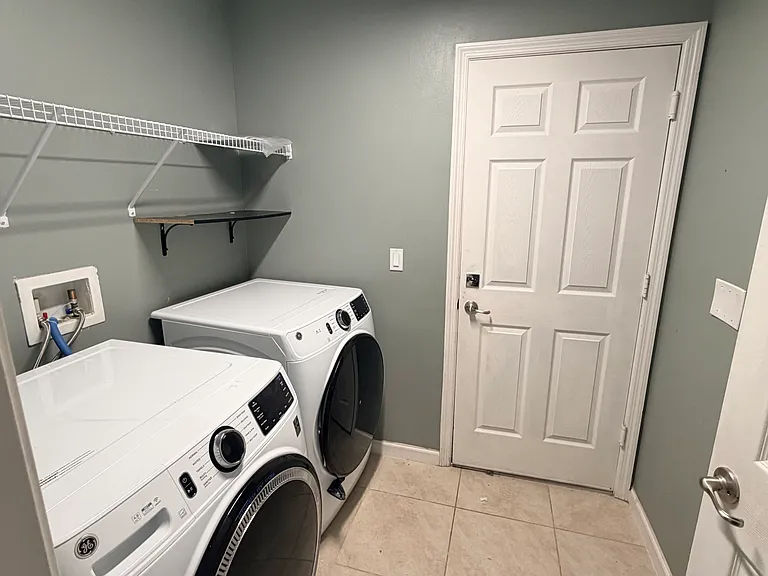 142 NW Dorchester St — Photo 10
