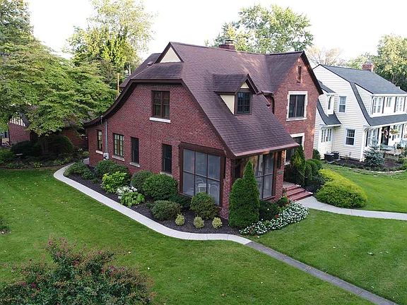 3rd image of 1412 Parkside Dr