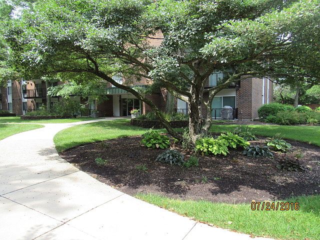 1st image of 5S040 Pebblewood Ln APT W302