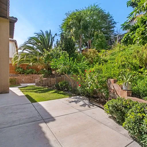 33871 Calafia St — Photo 21