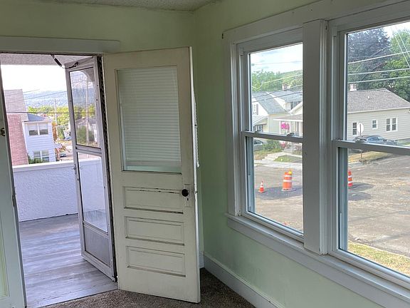 3rd image of 600 Oak Hill Ave