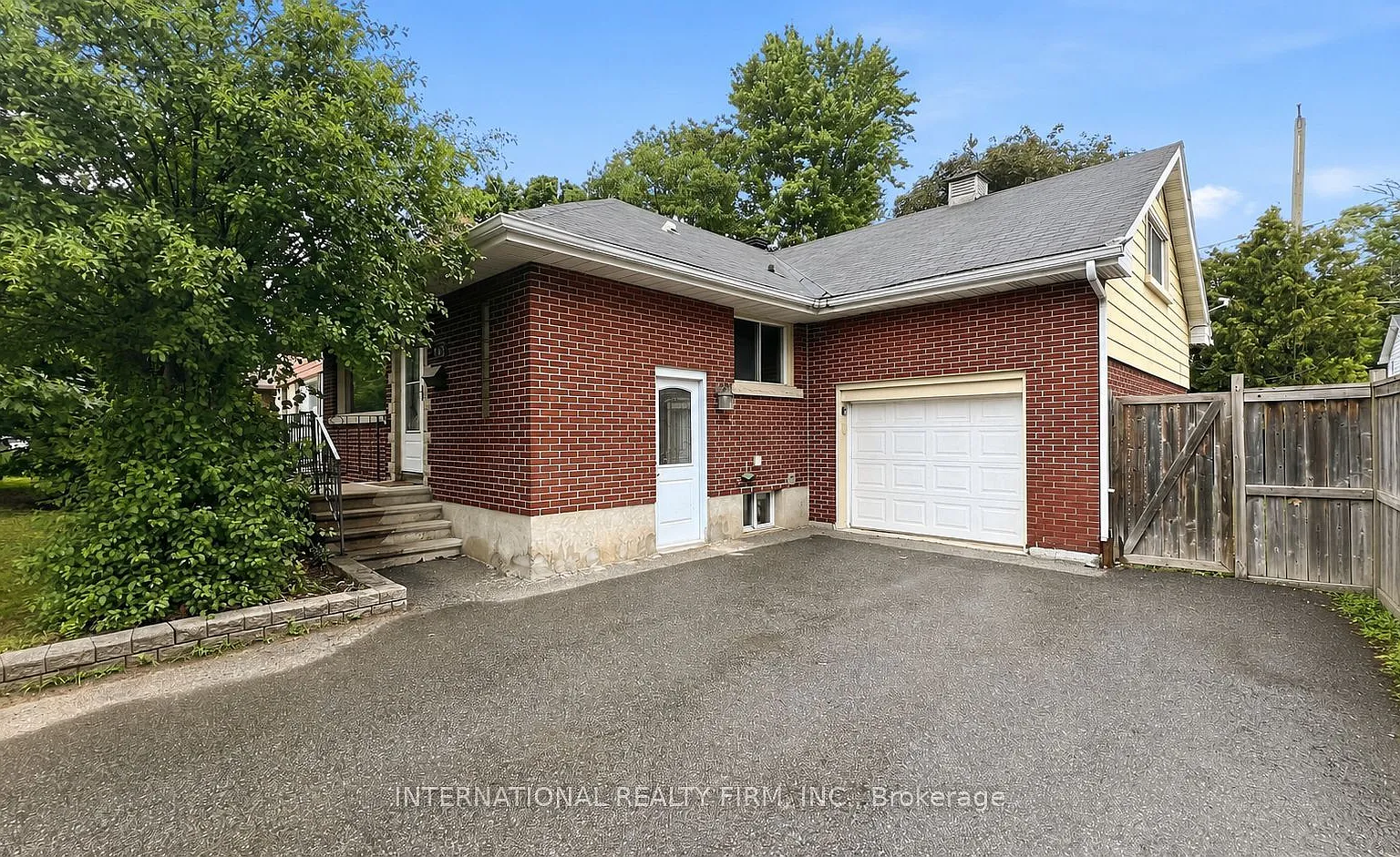 3 bed, $2,400 — Photo 2