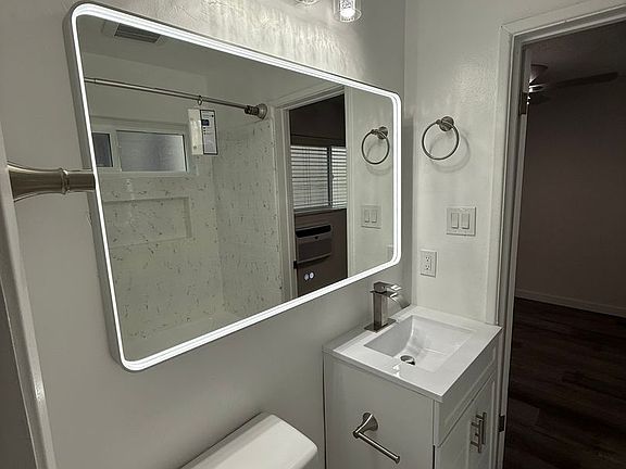 4th image of 1179 S Crenshaw Blvd #106207