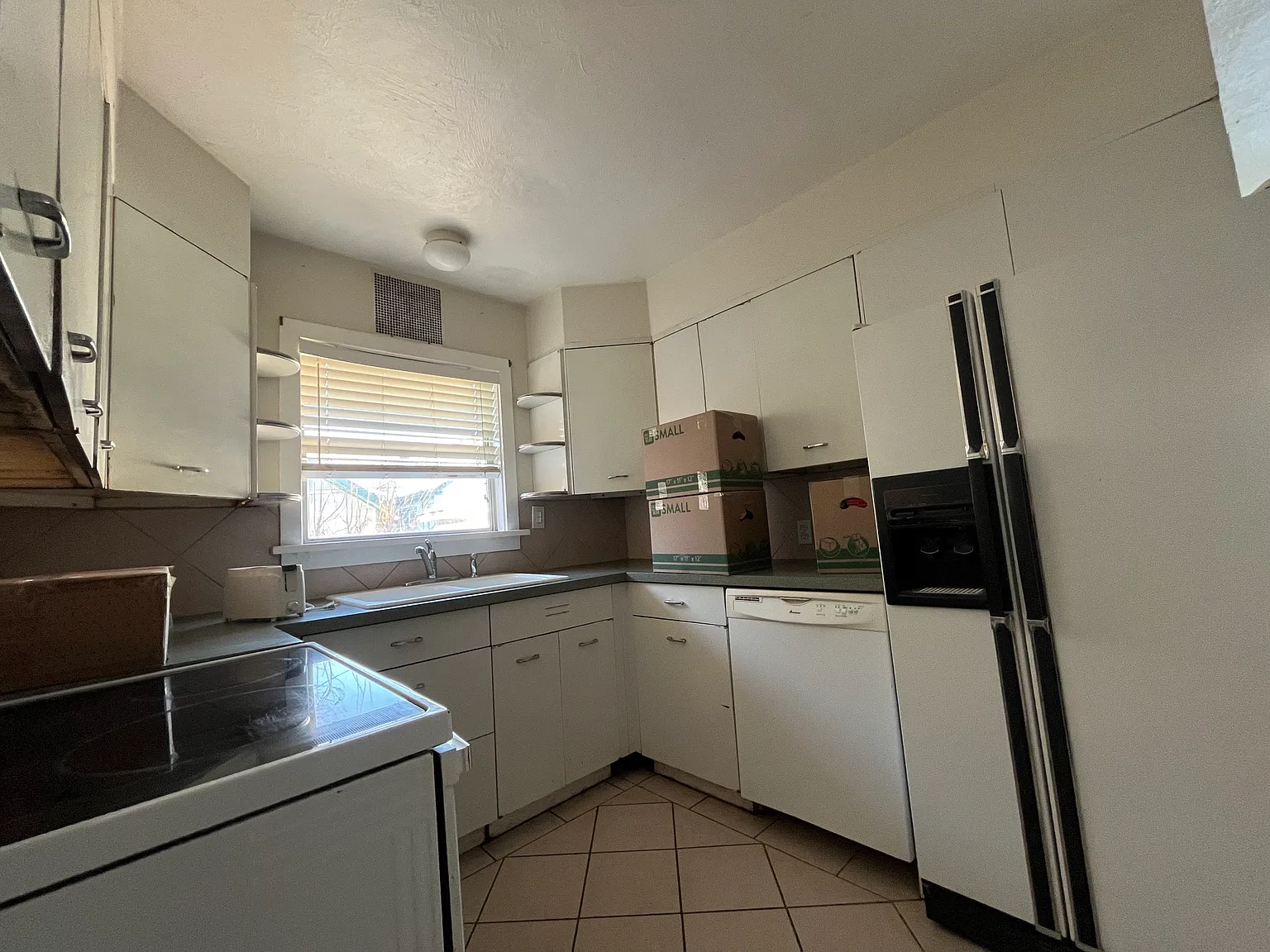 2 bed, 1200 sqft, $1,200 — Photo 4