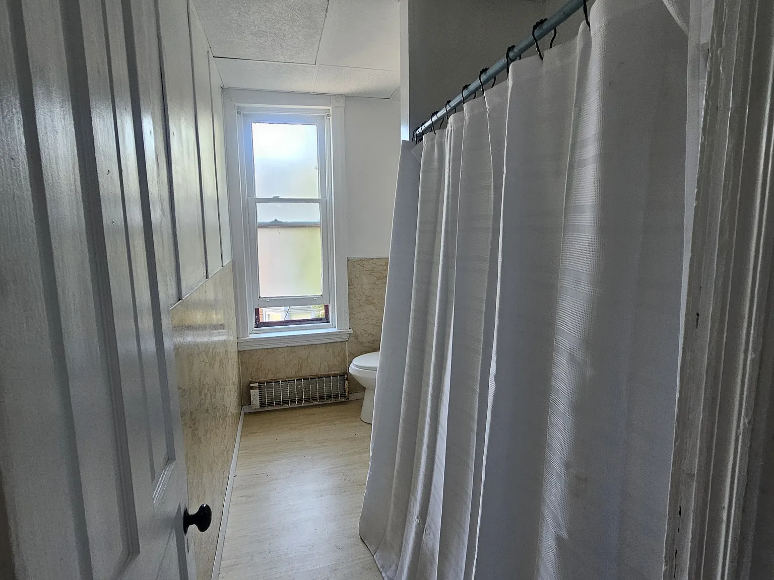 422 Windsor St — Photo 3
