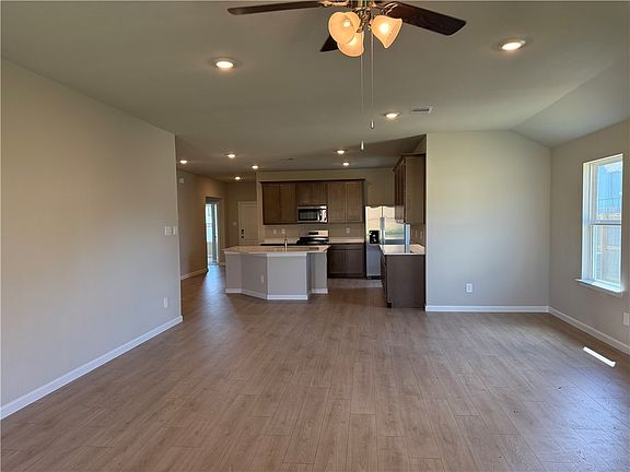 4th image of 1715 San Jacinto Dr