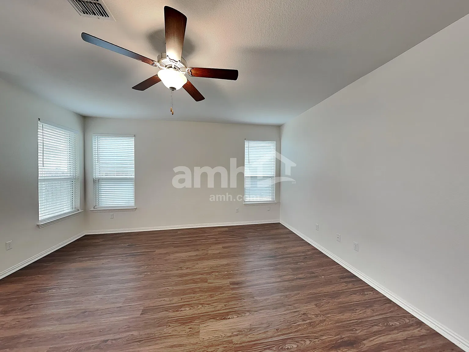 4 bed, 2.5 bath, 1882 sqft, $1,990 — Photo 4