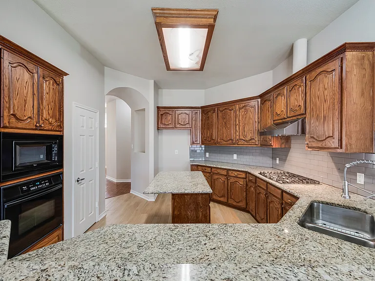 3806 Palace Pl — Photo 14