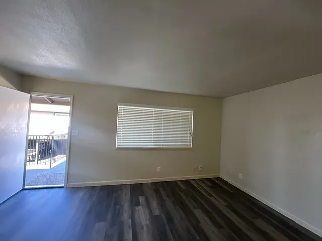 646 S Dayton St — Photo 3