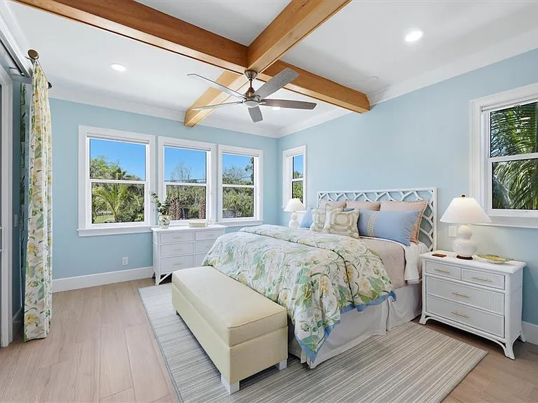 115 Aqua Ln — Photo 36