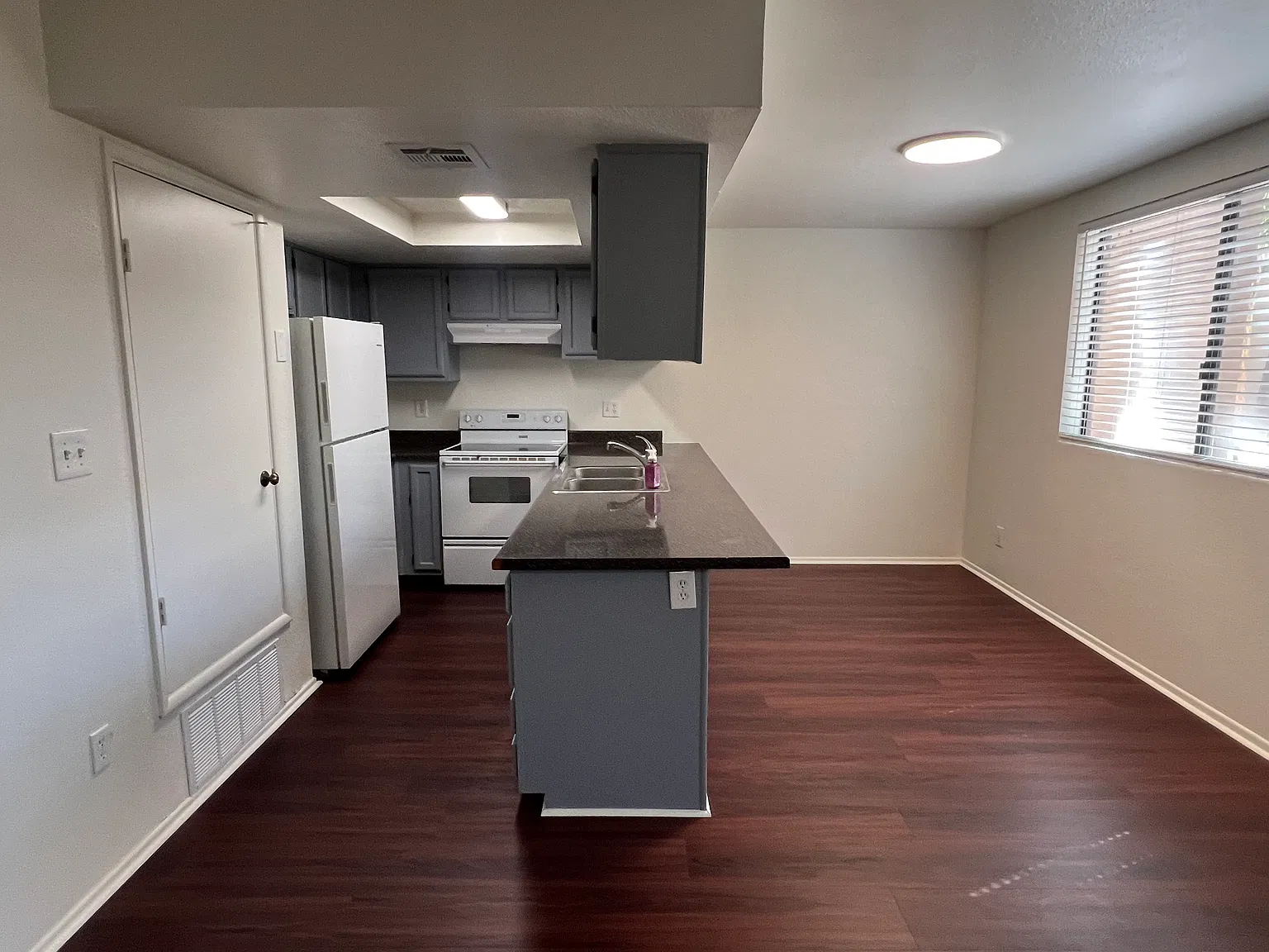 2 bed, 1022 sqft, $1,650 — Photo 3