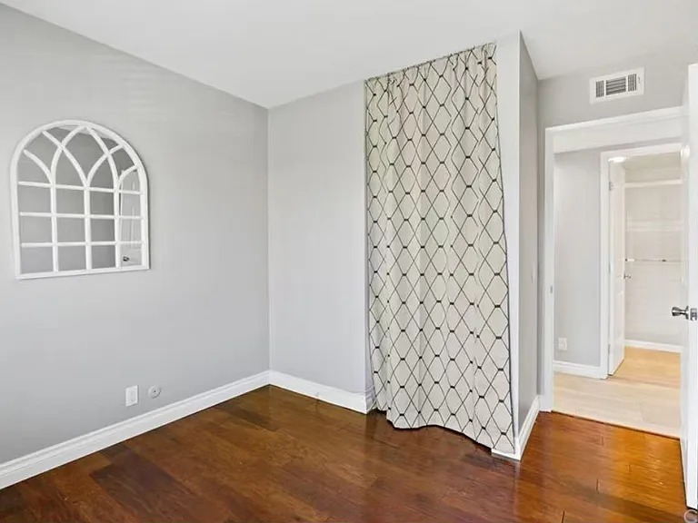 4622 Larwin Ave — Photo 9