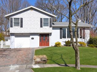 84 Roger Dr, Port Washington, NY 11050