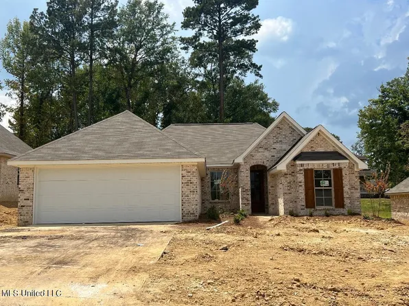 499 Silver Hill Dr, Pearl, MS 39208
