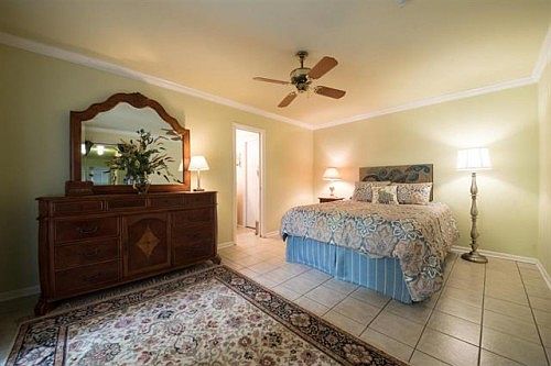 5th image of 975 Elaine Dr