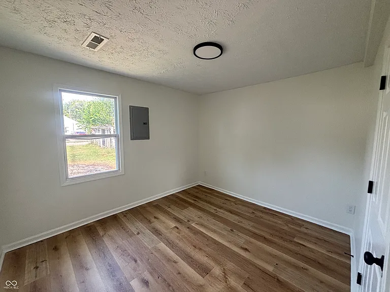 2322 Paris Ave — Photo 8
