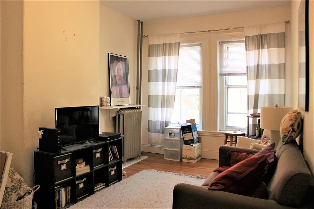 2 bed, 1.0 bath, 750 sqft, $3,200 — Photo 1