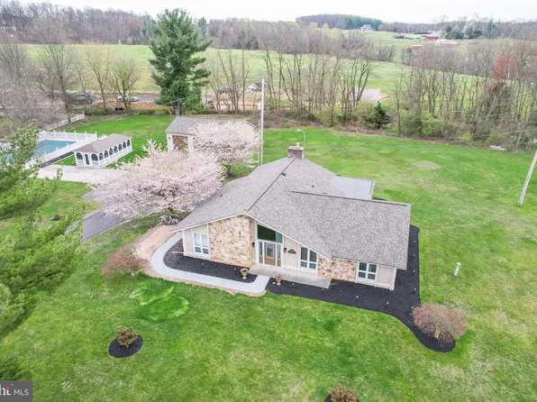1661 Hanover Pike, Littlestown, PA 17340