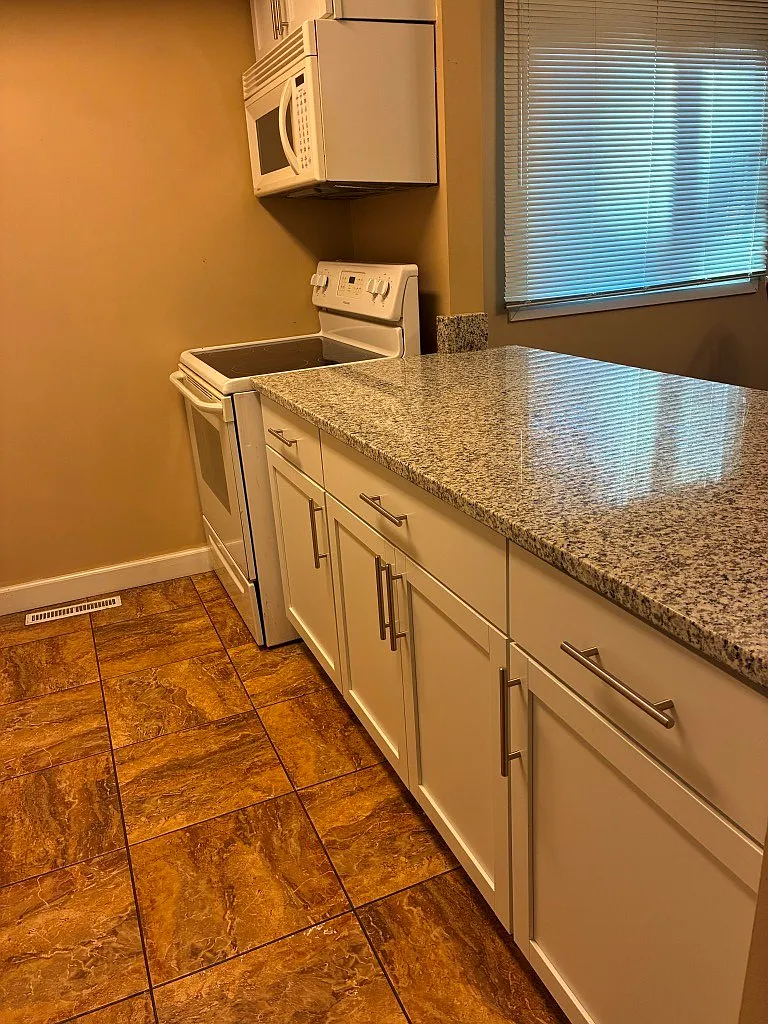 3 bed, $2,299 — Photo 3