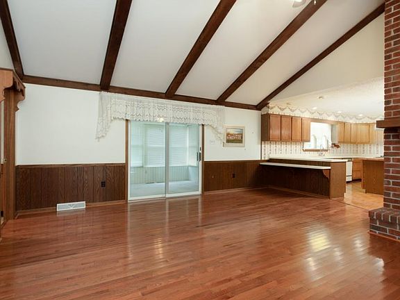 4th image of 2700 Suffolk St