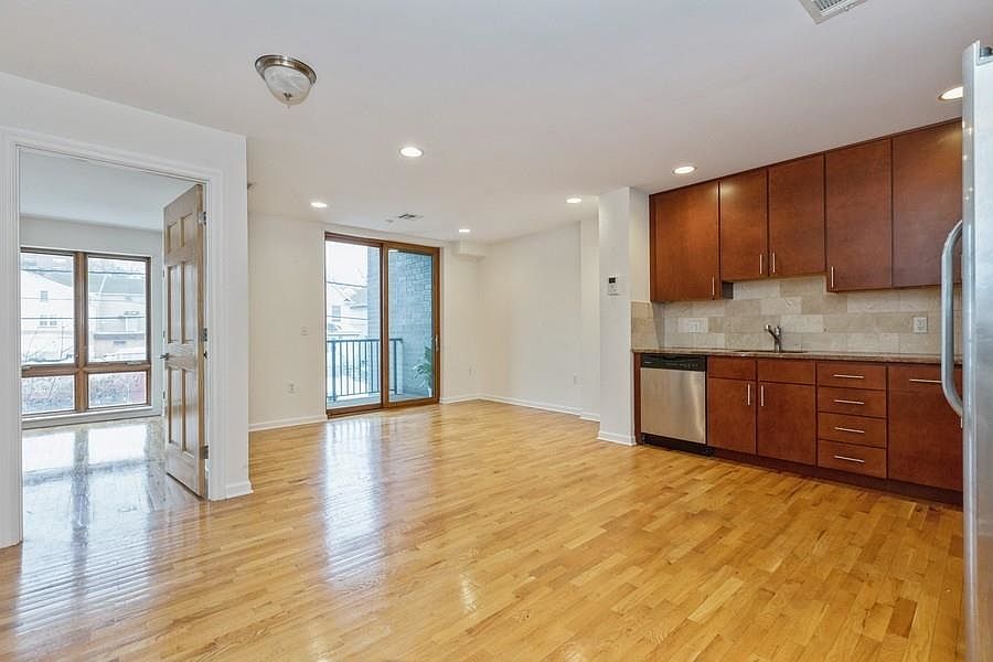 1st image of 17 Meadow Rd APT 306