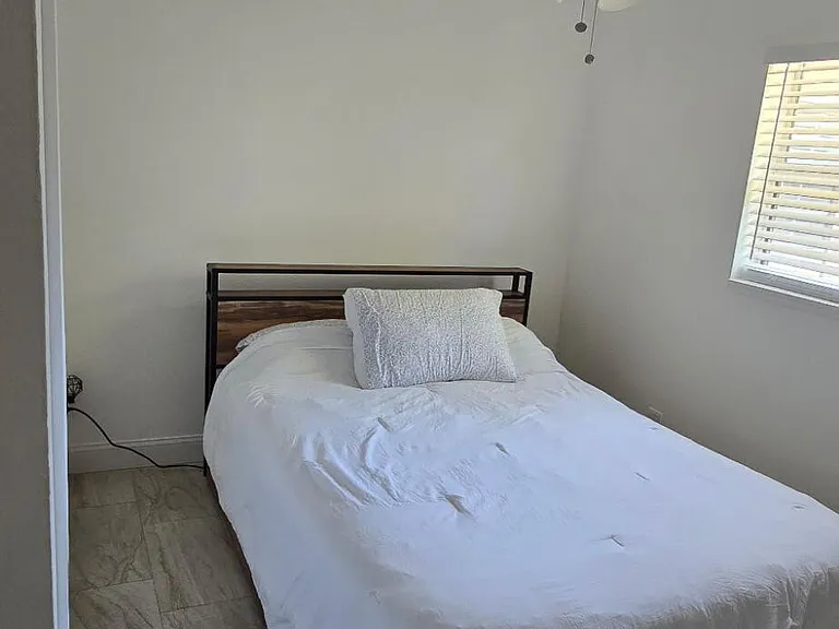 581 Oxford Ave — Photo 14