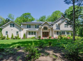 3 Cottonwood Dr, Dix Hills, NY 11746