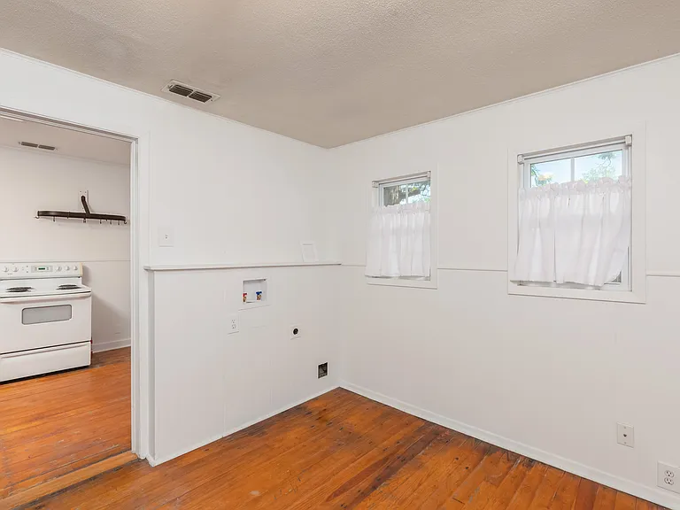 408 Bryan St — Photo 21
