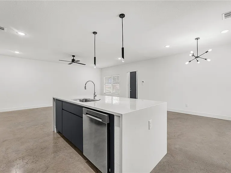 3008 Alpha Wolf Ct — Photo 10