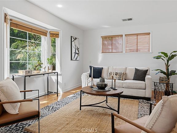 4th image of 14335 Magnolia Blvd