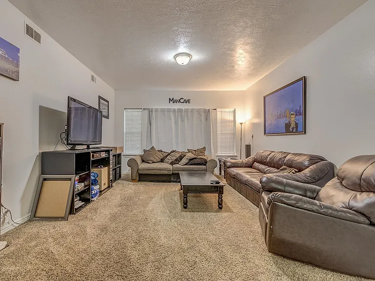 476 N Seven Peaks Blvd #112 — Photo 2