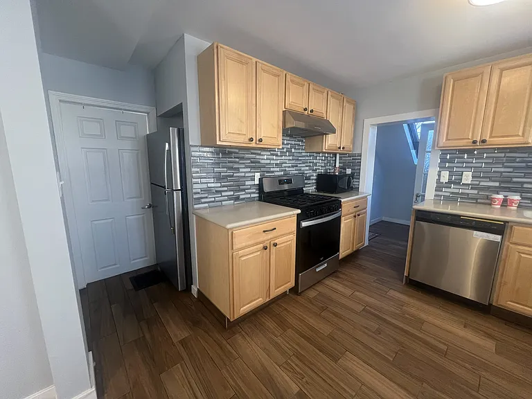 52 Essex St #2 — Photo 6