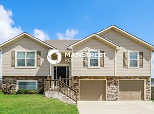 410 Heritage Dr, Raymore, MO 64083