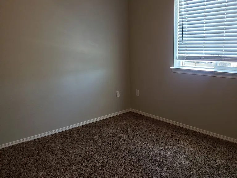 1452 N Allumbaugh St — Photo 7