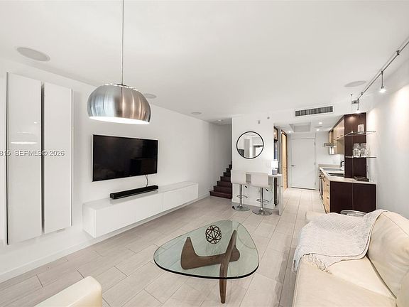 4th image of 2130 Park Ave #3
