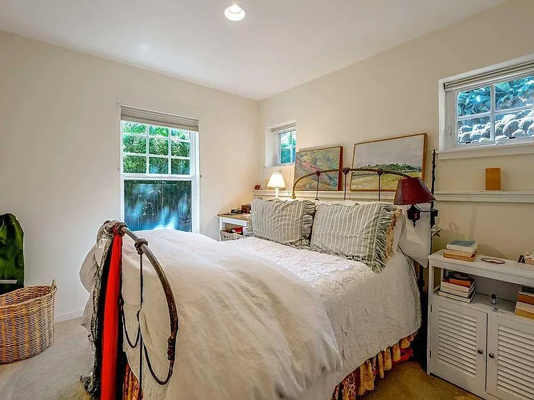 33 Redwood Ave — Photo 4
