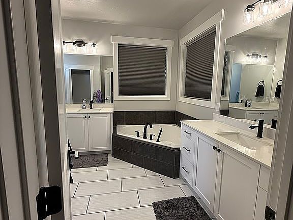 5th image of 2346 Lake View Cir